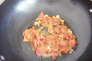 酸黄瓜炒肉片的做法步骤：5