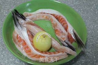 盐烤三文鱼腩的做法步骤:2