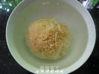 双雪木瓜糖水的做法步骤:2