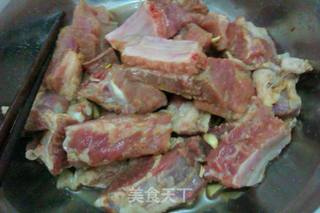 红烧排骨扣茭瓜的做法步骤:2