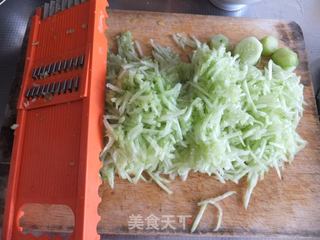 黄瓜鸡蛋水饺的做法步骤：2