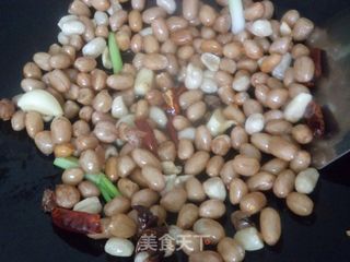 下酒配菜——五香花生米的做法步骤：5