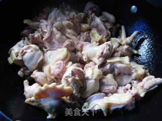 秋食板栗,健胃补肾——栗子烧鸡的做法步骤:4