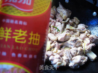 秋食板栗,健胃补肾——栗子烧鸡的做法步骤:6