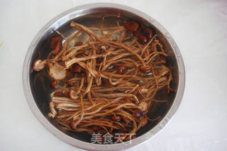 茶树菇烧腐竹的做法步骤:2