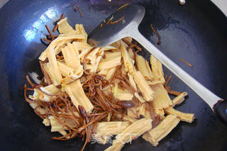 茶树菇烧腐竹的做法步骤:9