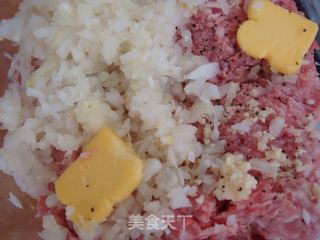 百搭的～土豆大肉饼的做法步骤：3