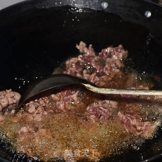 月圆时,品月尝鲜------香辣牛肉月饼【酥皮的!够酥的!】的做法步骤:9