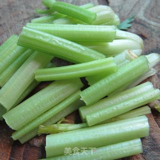 客家菜---香菜鱼香五花肉的做法步骤：2