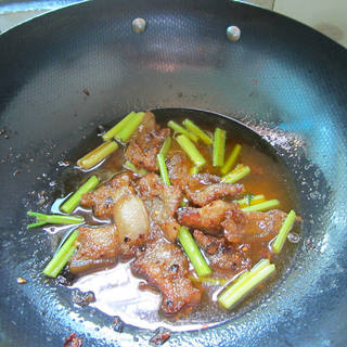 客家菜---香菜鱼香五花肉的做法步骤:8