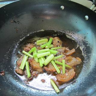 客家菜---香菜鱼香五花肉的做法步骤：6