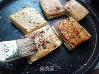 电饼铛烤傣味豆腐的做法步骤:10