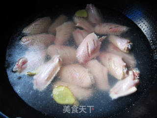 家庭版的三杯鸡翅的做法步骤:2