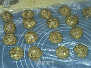 果仁玫瑰月饼的做法步骤:10