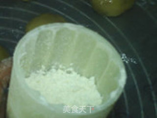 果仁玫瑰月饼的做法步骤:15
