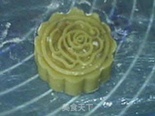 果仁玫瑰月饼的做法步骤:17