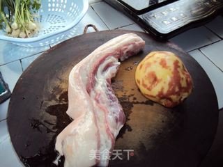 回锅肉烧土豆的做法步骤:2
