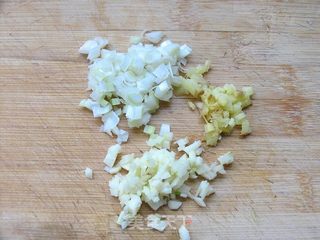 比肉更好吃——双菇炸酱面的做法步骤:2