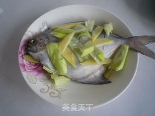 清蒸平鱼的做法步骤：6