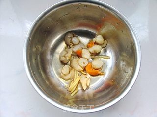 教你蒸出细腻嫩滑的蛋羹——扇贝肉蛋羹的做法步骤:3