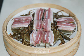 咸肉蒸蟹的做法步骤:2