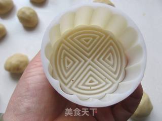 豆沙月饼的做法步骤:8