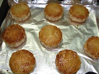 豆沙月饼的做法步骤:12