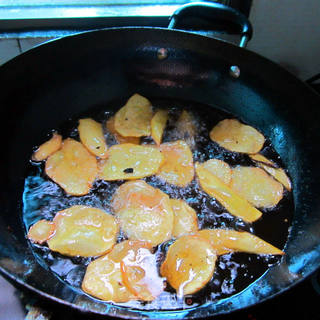 自做零食----炸薯片的做法步骤:5