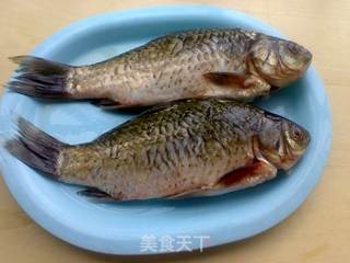 党参玉竹鲫鱼汤的做法步骤：1