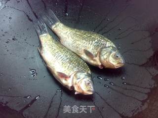 党参玉竹鲫鱼汤的做法步骤：3
