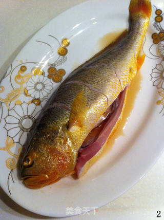 零厨艺也能轻松蒸出的美味——【火腿蒸黄鱼】的做法步骤:2