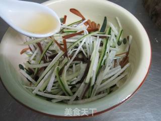 蜜汁青瓜雪梨丝的做法步骤:6