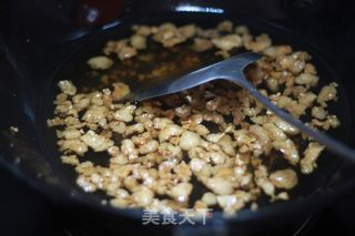 熬猪油-苏式月饼准备工作的做法步骤：3