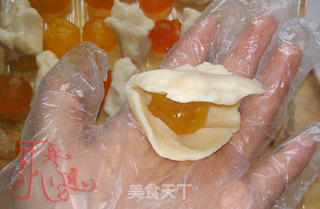 莲蓉蛋黄月饼的做法步骤:13