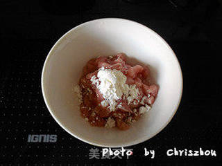 【剁椒毛豆炒肉丝】香辣可口下饭菜的做法步骤:2