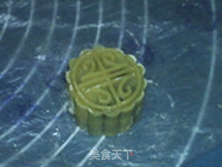 黑芝麻火腿月饼的做法步骤:14