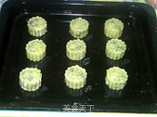 黑芝麻火腿月饼的做法步骤:15