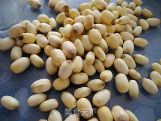 莲子大枣银耳羹的做法步骤：1