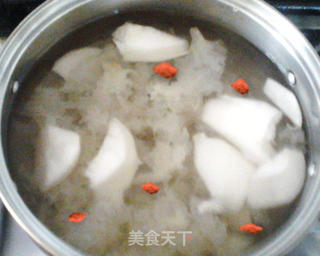银耳雪梨羹的做法步骤:3