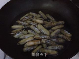 韭菜炒蛏子的做法步骤:2