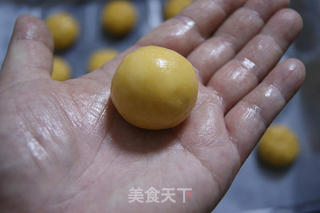 给家常饼干换个吸引眼球的可爱造型——童趣手工南瓜饼干的做法步骤:10