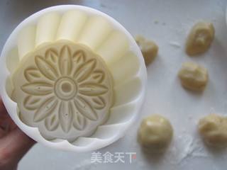 肉松月饼的做法步骤:13