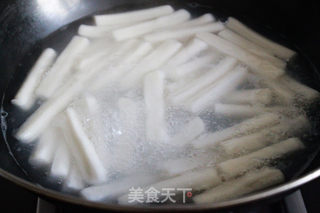 咖喱烤麸年糕的做法步骤:3