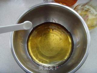 蛋黄莲蓉月饼的做法步骤:2