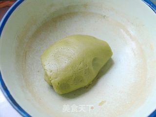 它有淡淡的抹茶香——广式抹茶白豆沙月饼的做法步骤:5