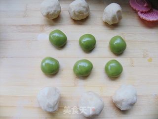 它有淡淡的抹茶香——广式抹茶白豆沙月饼的做法步骤:7