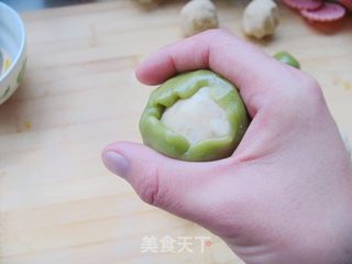 它有淡淡的抹茶香——广式抹茶白豆沙月饼的做法步骤：10