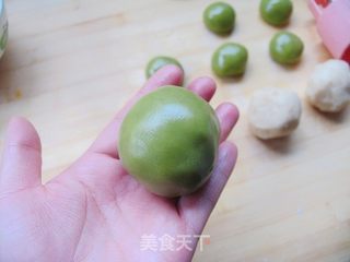 它有淡淡的抹茶香——广式抹茶白豆沙月饼的做法步骤:11