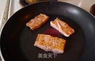 香煎三文鱼 + 芝士意面(10分钟健康套餐)的做法步骤:4