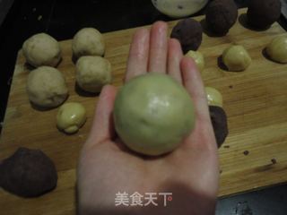 花生蛋黄.豆沙蛋黄月饼的做法步骤：14